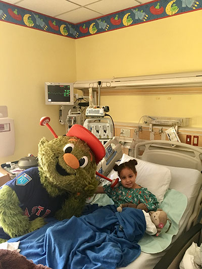 Houston Astros Mascot Brings Smiles to Patients at Children's Memorial  Hermann Hospital